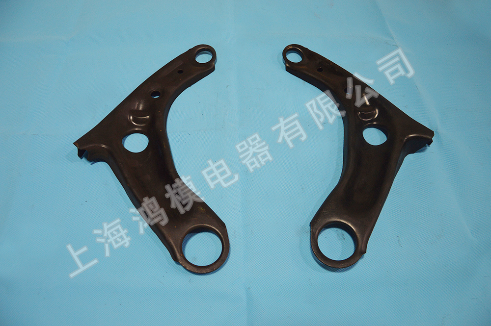 東風(fēng)日產(chǎn)F37項(xiàng)目 左/右三角臂半殼